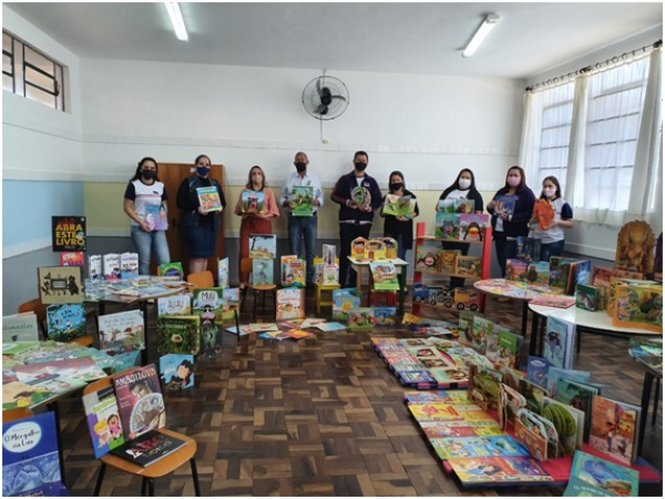 PREFEITURA EQUIPA ESCOLAS MUNICIPAIS COM MINIBIBLIOTECAS